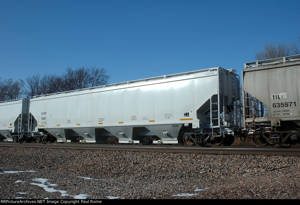 ALHX 1304, 4-Bay Covered Hopper Car NEW westbound on the BNSF